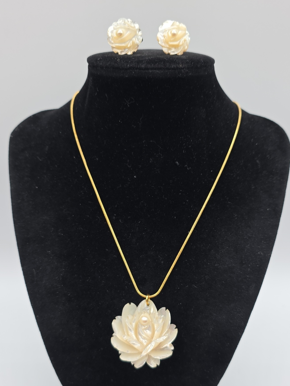 Mother Of Pearl Carved Rose With Pearl Pendant Necklace & Screwback Earrings Set